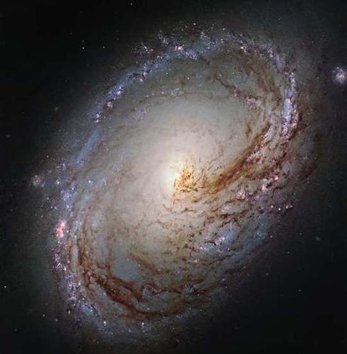 草帽星系,距离我们 2800万光年(处女座方向).